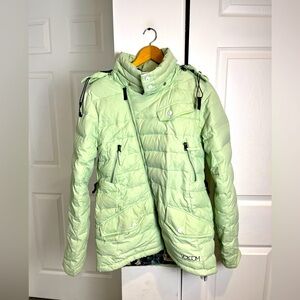 Volcom Womens Coupe EQS 10,000 mm Snowboard Ski Jacket- Light Mint Green-M-Down